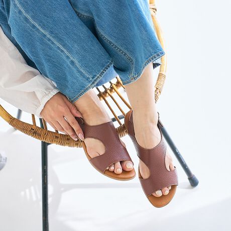 [^ԁF60500124000]sPOINTt㎿ȃV{̂鋍vґɎgpB炩ȕɗDȂ݁AJWAȂîۂ^܂Bb̕蕢fUĆAT_łȂIo}AƊ̂郋bNXɁBx̂o͂AbNXꂽItBXX^C₿ƂOoɂ􂵂܂Bz[hĂobNXgbvtŁA芴QBɁANbV̂C\[Ԃ̕sKɃT|[g܂ByARTESANOS/AeBTmXzXyC쓌ɂPINOSOism\jƌXŃWFhyXɂ1982NɑnƂ܂BȍH[Œ̃E2lŃU[ْ̍fDJVAĒtׂ̂Ă̍HsAςݏd˂ĂZpɂA肵NIeB[ۂȂAXyCnhChɂAǐSIȃvCXĂ܂BARTESANOSiElj̖ʂAނ炪Ƃ郂JVD͔AẢ肪܂B