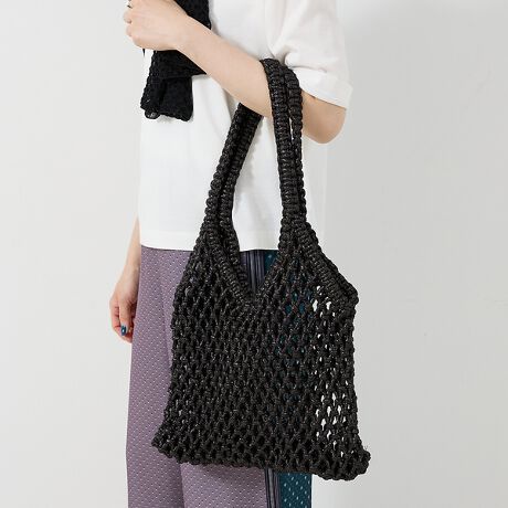 [^ԁF60500622004]uThe BagmatiiUEoO}eBjv̏iɂ߂胁bVfނ̃obOBl̑ɎRȉ؂vXĂAJWAȓgA][gV[܂ŕL􂵂܂B 肰Ȃ؂₩͂肰Ȃ؂₩͏iɂ߂胁bVfނŁAl̑ɎRȉ؂vXB A4Ή̂TCYD␅AGȂǎ[ł܂B |₷51cm̃OnhŁAD̏ォłX[YBړNɎ^тł܂B yʂŎg₷d킸450gBוXgXt[ŁAyėB ][gɂfC[ɂobÔ悤Ȍy₩ƒʋCŁAẴ][gR[fɂ҂BAVvȕɍ킹ăfC[g߁B