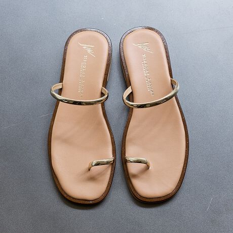 [^ԁF60500624003]sPOINTtꂽ͋CoXNGAgDT_łB@ׂŉؚȃXgbvƁÂfUC|CgI炵AiɈĂ܂BXJ[g⃏s[XAChpcȂǁAJWA炫ꂢ߂܂ŕLX^CɃ}b`1łByNICOLAS LAINAS/jRXCiXzMVAAels̏ȌC̏CXn܂T_uhBMV̓`IȋZppĩV[Y𑱂ĂA݂ł̓C^AA[bp͂{̔̔sĂ܂B