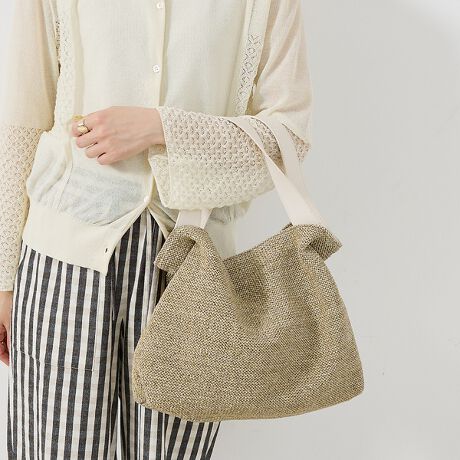 [^ԁF60500222002]sPOINTti`ȕ̎GނɃU[̎킹AĂ炵y₩ȃobOB_炩ČyfނŁAו̗ʂɍ킹Č`ςAڈȏ̎[͂܂BV_[xgtŁA莝|OKBfC[炨o܂ŕL􂵂܂BEJ̓}OlbgdlE|Pbg2EO\ȃV_[xgt