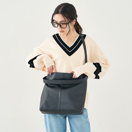 [^ԁF60510220000]sPOINTtnh񂷂ƃOƃV[g̎ł2WAYfUC̃g[gobOB|E莝E΂ߊ|\łBE13C`̃m[gp\RA4TCYށA500ml̃ybg{g̎[\EJ͊J߂̂₷}OlbgtEɂ̓I[v|Pbg2rWlXV[łfC[łg閜\ȃfUCłǂȃR[fBl[gɂ킹Ă܂B