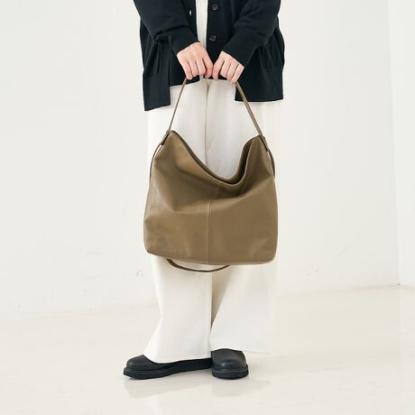 [^ԁF60510220000]sPOINTtnh񂷂ƃOƃV[g̎ł2WAYfUC̃g[gobOB|E莝E΂ߊ|\łBE13C`̃m[gp\RA4TCYށA500ml̃ybg{g̎[\EJ͊J߂̂₷}OlbgtEɂ̓I[v|Pbg2rWlXV[łfC[łg閜\ȃfUCłǂȃR[fBl[gɂ킹Ă܂B