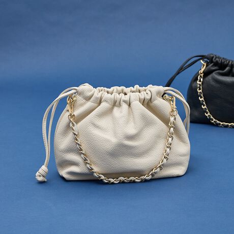 [^ԁF60510620004]sPOINTtꂽfUCƁAp𗼗ВobOłBgĥВ^tHɃ`F[nh|CgB肰Ȃ؂₩vX܂BRpNgȂ[͂AzX}zAnJ`Ȃǂ̕Ki[\B߉\ȃV_[XgbvtŎ莝A|A΂ߊ|ƗlXȃV[ɑΉł܂BEɂ̓t@Xi[|Pbg~1EV_[A`F[nhO\s[J[iԁtDI-3631-DOyAULENTTI/IEeBzAULENTTI2019NɃX^[gobOuhBobOYƂ̐ȃC^AEtBcF𒆐SƂC^Ãt@Ng[ŐYB@\gh܂łlXȃX^CꏊAʂɍ킹obOoĂ܂B