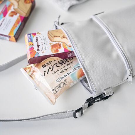 [^ԁF60500153021]RƂtowerV[YARrjX[p[ł̂傢ɍœKȕۗ⁕ۉobOoBRpNgȂ500ml̃Oʂ2{TCYŁAω׏d1.5kgƏvȍłB|Pbgɕۗ܂Ĉݕ₵Aybg{gۉłAO|Pbgɂ͌X}z[\BV_[Xgbv͒߁EO\ŁAЂƂłłOKBEĂ͗₽ݕpOۗ̕obOɁA~͉ybg{g̕ۉJo[ƂĊEω׏d1.5kgœ̂傢ɍœKE500mL̃Oʂ2{TCYŕKvȂ̂[E|Pbgɕۗ܂郁bV|PbgAO|Pbgɂ͌X}z[\EV_[Xgbv͒߁EO\EVvłȃfUCłǂȃV[ɂ}b`dlEdF130gEfށF|GXeAV_[XgbvF|vsAߋF|AZ^[Eω׏dF1.5kgTCYEOF290mmit@Xi[𐅕ɐL΂ԁj~s55mm~240mmiV_[Xgbv܂܂jEV_[XgbvF760`1380mmEF155mm~s50mm~230mmE|PbgF155mm~125mmEO|PbgF155mm~135mmE􂢉it40܂ŁAp܎gpjE͌`𐮂ēAł花E@EY܁E^uEACEhCN[jOsӎE①EhCACXgpsEO|Pbgɂ͕ۗEۉʂȂEhHȂBt̘R꒍ӁEM̂͏\ɗ܂Ă[[J[i/JANR[hCgO[F10165 / 4903208101653ubN    F10166 / 4903208101660ytower/^[z60Nȏ̗jւRƂ̐lCV[YB[pi֗ObY𒆐SɁA@\IŃX^CbVȃACe𑽐CibvB