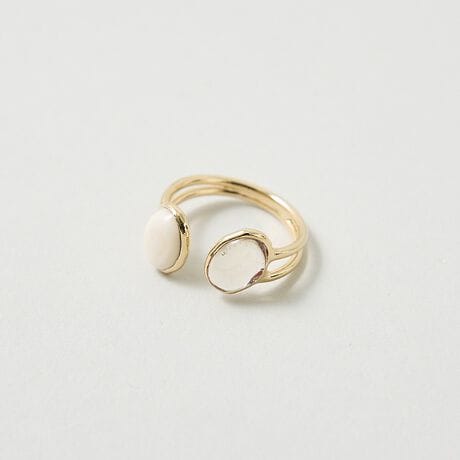 [^ԁF60510126001]Fl`AKX̃gbvOB}bgƃNA[KXA2Fgݍ킹fUC͎茳ۓIɖĂ܂B2{d˕t߁ƂŒJɍĂ܂BpBOXȂ̂Ńv[gɂsb^łB`fUCRZvg`L'amiti? entre 2 personnes dur comme un rockrepr?sent?s par les 2 pastilles.Ces 2 rock sont soutenues par les 2 corps debagues.2̃KX̃`[t́Â悤ɌłFےĂ܂BĂ2̃`[t́A2{̃OɎxĂ܂ByElodie Pavie/GfB[EpBzfUCi[̃GfB[́Aq̂납炸ƎgdƎvĂAElƂăp̃AgGŌoςł鎞ɁgEmaillage(G}C[W)h̃eNjbNnŏKBfUCdグ܂ŁAԂ̍炭ɖʂȃAgGŁASĈlōsĂ܂B舵ɂāEi𒷎邽߁AA␅Ɋւ炸AƂ̃R^Ng͋ɗ͔ĉBE鎞AAN[Ȃǉϕi鎞AX|[c鎞AAQAȂǂ́AOĂBEgpɂȂȂ́A┠ȂǂɓāACȂ悤ɕۊǂĂBÉAp̐tȂǂgBEO̕𒲐ۂ͂Ɨ͂ĉB͂ɂȂƐ܂Ă܂\܂B