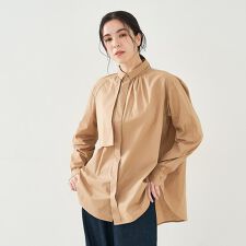 フラップミニ衿ブラウス