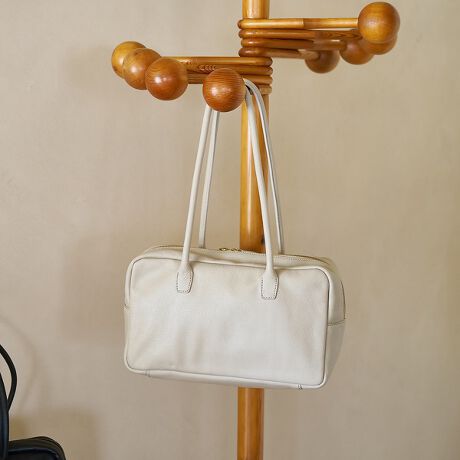 [^ԁF60510220002]sPOINTtԂŒ悢î~j{XgobOBG̓TCŶ܂܂ŁAAeB[NS[hŗ͋CɎdグ܂BL߂̃}`Ŏ[͂A|ł鎝Ŏg₷fUCłBVѐŜ鉡fUC͋x̂oו̏Ȃ̒ʋ΂ɂ߁BVvȃfUCȂ瑶݊̂ŁAJWAȃ_ER[gLeBOR[gAꂢڂȃXeJ[R[gȂǂɂ킹₷łBsMATERIALtt@Xi[|Pbg~|Pbg~1