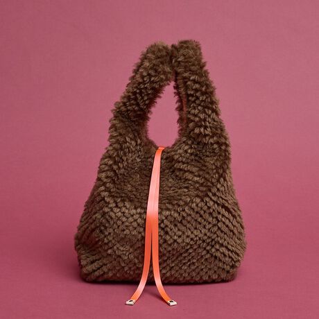 [^ԁF60510622004]sPOINTtё̒ӂӂ̃GRt@[ڂA}VFg[gobOBzF̃Te{炢A{тɂĂAЕ̎ɒʂănhɂĂɃAWł܂Bڈȏ̎[͂A500ml̃ybg{gcɂۂ[\Bɂ̓I[v|Pbgtŏ̐₷AJ̓}Olbg{^ŃX[YɁBR[fBl[gɋGߊƉ炵vXĂAH~̂oɂ҂ȃACełBE}OlbgJEɃI[v|Pbg~1y[J[iԁzE7902yEARTH MADE/A[XChzLoX⃊lȂǂ̓VRfނx[XɁAghAsɗȂACeāBVvȒɃIWieBACfAAVѐS΂߁A]vȑ͂ł邾ȂAŐi􂢂␻i߂{ƂœƓ̕\Ă̂łB