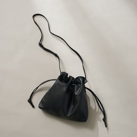 [^ԁF60510220001]_炩̃U[gpV_[obOB̕RiƁAƂƍۃVGbgy߂܂BV_[͒߂\ŁA|΂߂ł܂Bs|PbgtFtgWbv|Pbg~1 I[v|Pbg~1