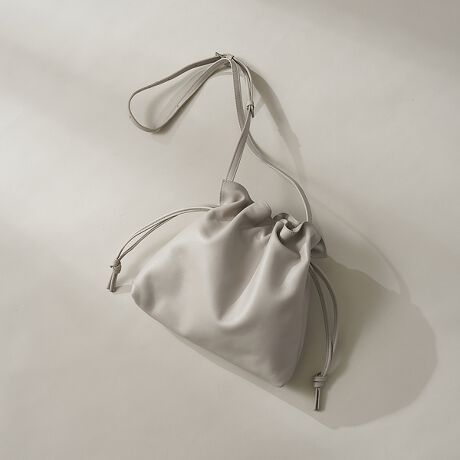 [^ԁF60510220001]_炩̃U[gpV_[obOB̕RiƁAƂƍۃVGbgy߂܂BV_[͒߂\ŁA|΂߂ł܂Bs|PbgtFtgWbv|Pbg~1 I[v|Pbg~1