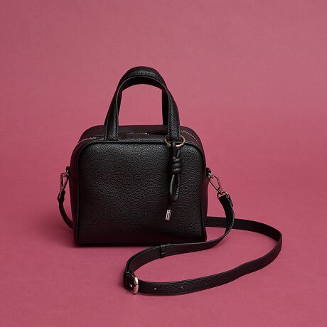 [^ԁF60510221000]sPOINTtmbgfUC̃`[ZbgɂȂAL[u^̃{XgobOłBƂXNGAtHȂA_炩Ȏŏ炵ۂ^܂BV_[ƃnh2WAYdlŁAV[ɍ킹Ďg\B}`LAڈȏ̎[͂̂́Bx[VbNJ[獷F܂őLxȃJ[oG[VŁAIIt킸􂵂܂BEmbgfUC̃`[ZbgEO\ȃV_[tEOɃ}Olbg̃|Pbg~1EɃI[v|Pbg~1At@Xi[|Pbg~1