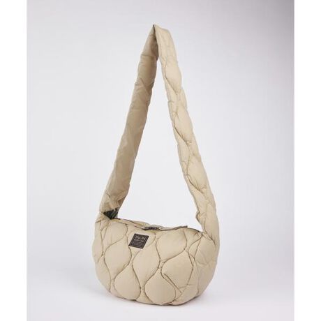 [^ԁF1054201011]fUC"yƎpA{[͂ȃoii_EobO"yƎpA~hTCYiA4TCYAig₷TCYj̃oii_EobOłBxiCnɁA800FP̏㎿_Egpw`}LgŎdグyď_炩ȎČ܂B㕔̓t@Xi[JAɂ̓X}z⏬̎[|PbgtŎpdlƂ܂B΂ߊ|⌨|ɒxǂŁAĝɎRɃtBbg܂BX^C␫ʖ킸L􂷂A@\ƃfUC˔obOłBE_炩̂鍂xngpĂ܂BE800FP̏㎿ȃ_EgpĂ܂BEJ̓t@Xi[dlłBjpłBfނ̃_Eg[gobOSiԁF1054201010fނ̃oiiV_[ _EobOLiԁF1054201012fނ̃NX{fB _EobOSiԁF1054201013MILITARY LINEɂMILITARY LINE̖͂̒ʂ~^[`[tɂCi[_E葵CłBTAIOÑ_EiɂTAIOŃA̍800FP̃_EiHсj̗pĂ܂B ʂŎgp_EiʁF600FPOjyāA gC܂ނƂł܂B*ꕔ800FPł͂ȂACe܂B\߂BATTENTION_E͓VRȒfނł邽߁AHɔZF̉H邱ƂA\ʂɓČꍇ܂B͕sǕił͂܂Bԕiɂ܂Ă͂Ή˂܂̂ŁA炩߂Bi@Fڗӏ܂痼ŏŒƖڗȂȂ܂BjTvBei摜̏i̓TvłBۂ̏iƂ̓TCYFAfށAfUC̎dl኱ύXɂȂꍇ܂BƖ̊֌WɂAۂ̐iƂ͐FČꍇ܂B܂p\REX}[gtHȂǂ̊ɂA኱iƉ摜̃J[قȂꍇ܂BTCY\L͂܂ŖڈƂȂ܂B