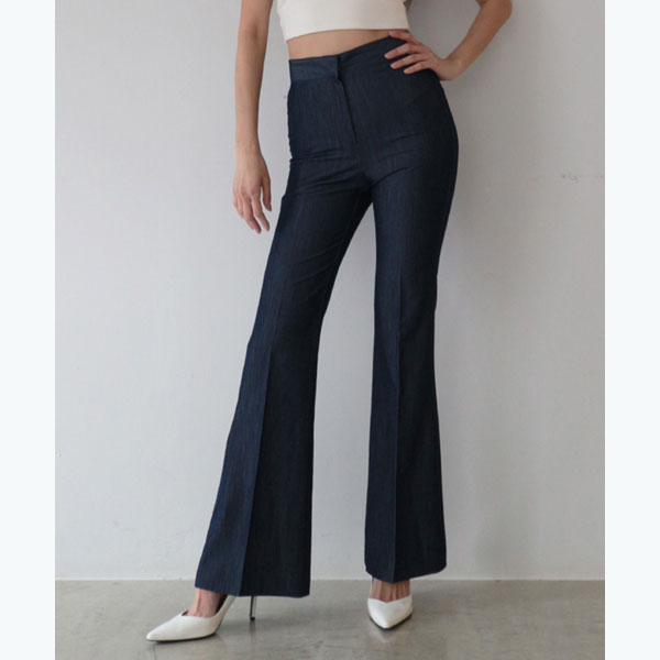 Louere ストレッチフレアデニムパンツ | ルエレ(Louere