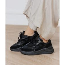 イネド(INED)のFG SHINY BLACKスニーカー《D.A.T.E.》