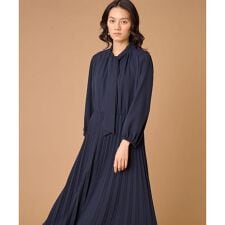 《大きいサイズ》ボウタイ付きプリーツワンピース