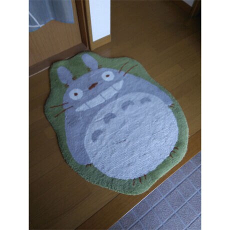 トトロスマイルに癒される大きなアクセントマット 約100 77cm トトロ えがお S D S Senkodesignstudio Toｴｶﾞｵ ﾏｯﾄ ファッション通販 マルイウェブチャネル