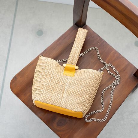 [^:ZZG-0014]`F[Xgbvt Xg[obOBtĂ͋̕Cɂ҂̃Xg[obOłB`F[Xgbv̎O\ŃV_[obOAnhobO2WAYły݂܂B`F[͒gƂȂȂߊ|ɁA QdɂĂƂ߂΃nhobOƂĎgp\łJ̃bN𗯂߂ăRpNgɁAOꍇ͗eʂ傫ĎgƂł܂BFXȃX^Cɍ킹ĕςȂgƂłDGACełJ[WJx[WTCYWJFREE(㕔):23cm / ():16cm / c:16cm / }`:10cm`F[:105cm / 荂:15cmWbp[t|Pbg~ 1Attentiong̃j^[̊ɂ̏iƌڂ̐FɑႢꍇ܂B