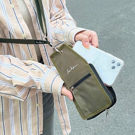 [^:KAKSI-12]KAKSI tH^u|[`y~j}Ɓu֗vɁAtH^úuVvX^Czƕ֗ȃtH^uACełAu[ȂcvuʂɏtcvȂĕsɎvƂBׂĉ悤ȁASVX^C̃ACeoꂵ܂B̋@\ȃ{fBɋlߍ񂾁A~j}XgK̃ACełByRpNg{fBɂ̋@\lߍ݂܂zʃt@Xi[JăX}[gtHXCh邾BOԂȂX}[gɏoꂪ\łBtH^u͉]tĂ̂ŁAPȂǂ̃XgXȂBbZ[W̃`FbN⒅MɂX}[gɑΉł܂B}`t̃t@Xi[|PbǵAKꂽ茮ꂽƁAobO̒ŖqɂȂ肪ȃACe̊Ǘɂ҂łB̃I[v|PbgICJ[hȂǂ̃J[hނpX|[ĝŁAs̎ɂ劈܂ȂyLV_[xgƌyʐnŃXgXt[Ɂz߉\ȃV_[xg͕LŐH݂ɂA{̂yʐngp邱ƂŃXgXt[ɁBԂĂĂCɂȂȂ̂ŁAoȂAyƒȂǗĂɂ֗łIy|Cgڂ䂭x[VbNJ[WJz{̃tgɂuhSƁAV_[xg̐Dl[|CgBJ[̓jZbNXɎgx[VbNJ[Iт܂Bt@bV̈ꕔƂĎ₷AǂȃX^Cɂ݂܂BfC[[X͂AsrWlXV[ɂ߂łBygp@z莝̃P[XɃtH^uƃX}[gtHZbgBt@Xi[JăX}[gtHXCh܂BXgbvȂłgpł܂BX}[gtHoȂĂÂ܂܃|[`̒Ɏ[ł܂Bɂ̓J[hނ[ł|PbgAOɂ̓}`t̃|PbgtĂ܂BwOɂȂ炸gp̃X}[gtHP[X̃TCYA`mFBygp̒ӁzEX}[gtHP[X͕tĂ܂BEX}[gtHP[X̌`ɂĂ͂gpłȂꍇ܂BE@P[XɂĂ̓X}[gtH|[`Ɏ܂Ȃꍇ܂BE{igpĂ̎́AX}[gtH{́EP[XȂǂ̔jȄ◎EAf[^̔jEȂǂ̃guɂĂ͈ؐӔC𕉂˂܂BuhKAKSI - JNV - uh́yKAKSI-JNV-z̓tBhŐ́y2zӖ܂Ȃ́y1ԁz؂ȓׂ̂ɂȂ̂΂ɊY܂悤ɂȊ肢߂Ă܂J[ubN / O[ / J[L / L / lCr[TCYFREEy|[`z ()F11cm / cF20.5cm / }`F2cm / V_[xgF70-140cm(߉\)ytH^uz ()F6cm / cF1.6cm(tF1.3cm)eTCY͎኱̌̍܂Bfރ|GXe / PVCY