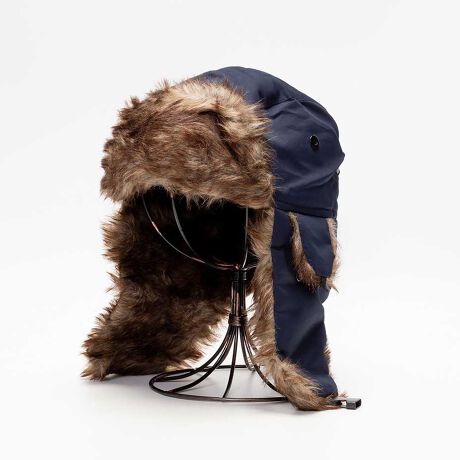 [^:KSH193]|GXegp咍ڂ̃pCbgLbvBC[tbv𓪂̏Ŏ~߂A낵ςȂA{Ŏ~߂ƑIׂ3WAYdlBH̓AbvX^CA^~͓̃t@[ŖhƂăKbcg܂IfC[g͂߂oXm{[AXL[AoRALvȂǕLV[ŊIJ[́Aǂȃt@bVł₷J[WJƂȂĂ܂Bƒg𗼗OACeŒj킸jZbNXłg܂BJ[WJubN / Jt[W / J[LTCYWJFREEXybNF61.0cm / [F12.0cmfރ|GXeY