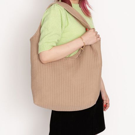 [^:621-810]ACe|₷߂̎ŁAIIt킸ɎgԃfUC̃g[gobOBLgȂł͂̃i`ȕŃR[fɍ킹₷BA4TCỸt@C͂^ubgPCeʃTCYB_炩͕I⌨ɂĂɂ̂|CgB}Olbg{^tŊJ߂ƂĂȒPŊyI傫JAg₷וpbƎo܂Bɂ̓|PbgtĂ̂łƂ𕪂ēĂ̂ɕ֗BJWAɂꂢ߂ɂ킹₷\ȃfUCukrijvƂ͊؍ŁuLgvӖALeBOfނgpobOkrobOƌĂł܂B܂krobÓA؍ŁuzcvӖuCuijvƂtpāAuCuobOvƂĂ΂邱ƂByĎ₷AꂽƂŐ󂷂邱ƂłA₷̂ŁA}U[YobOɑIԃ}}Ă܂B{uhpolka polka - |J|J -Vvȕ炵̒ɐFǂEEEtl̍̂[YiuɁEEESIWiG݂葵upolka polkavɎ₷liȂɊY@\vXNCyɃt@bVy߂悤NAbv邨`Ă܂Byaristella / AXezupolka polkavFEMININE collectionL[[h́Aꂢ / ꂢڃJWA / gh敗tłӖuariavɋPӖustellavɂƂ߂̂߂̃uhłBJ[WJx[W / `R[ / AC{[ / ~g / sNTCYWJFREETCYcF26.0cm / F32.0cm / }`F13.0cm / 荂F26.0cmfޖ100Ylg̃j^[̊ɂ̏iƌڂ̐FɑႢꍇ܂BiɂĂ͔ꍇ܂̂ŗ\߂B݌ɐ؂ב҂ƂȂꍇ͕ʓr[ɂĂA܂B