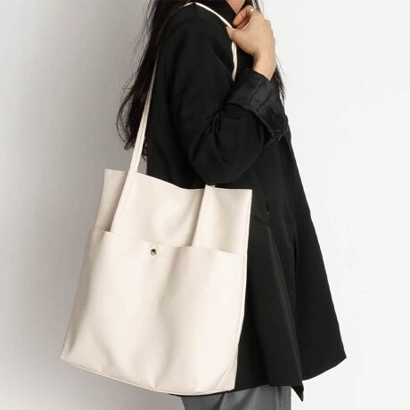 [^:621-900]ACeNb^A4TCYۂg[gobOBVvȃfUCȂɃ^bN邱ƂłȂꂽlȈۂɁBAE^[̏ォ|ł钷߂̃nh͎₷QI_炩fނĝɃtBbgIJ̓C˂Ȃĝ|Cgtgɂ͕֗ő傫ȃ|PbgAɂI[v|PbgtĂ̂ŃX}z⌮̎oyXBR[fBl[gɍ킹₷AV[AGߖ킸Ɏg閜\obOłB{uhpolka polka - |J|J -Vvȕ炵̒ɐFǂEEEtl̍̂[YiuɁEEESIWiG݂葵upolka polkavɎ₷liȂɊY@\vXNCyɃt@bVy߂悤NAbv邨`Ă܂Byaristella / AXezupolka polkavFEMININE collectionL[[h́Aꂢ / ꂢڃJWA / gh敗tłӖuariavɋPӖustellavɂƂ߂̂߂̃uhłBJ[WJubN / AC{[ / Vo[TCYWJFREETCYcF38.0cm / F31.0cm-35.0cm / }`F11.0cm / 荂F33.0cmfލvYlg̃j^[̊ɂ̏iƌڂ̐FɑႢꍇ܂BiɂĂ͔ꍇ܂̂ŗ\߂B݌ɐ؂ב҂ƂȂꍇ͕ʓr[ɂĂA܂B