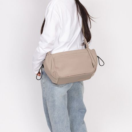 [^:K903105N]ACeSIDE POCKET SHOULDER BAG / K903105NTCh̋В|Pbg̃V_[obOB{g܂ݎPȂǂ̎[ɕ֗ȃTCh|PbgɉAtg̑Sʃ|PbgX}zEL[P[XEEHbgȂǂ̎[ɕ֗łB{uhSML - GXGG - lXȕ삩vVIȃACe̒ɓoꂵÃCibvXωĂĂBɔAobOɃAbvf[gKvȎłBSMLł͎̈ڂςɍ킹lXȃX^CړIɑΉobOĂƂƂɁA̎ς炸߂ĂX}[gŎpIȋ@\ǋALȐ̎菕v_NgfUC񋟂܂BV[YySLIGHTLYz▭ȃJ[ÕV[YŁAꂽXbLƂfUCŁAɂ͂~j}XgɂD܂v_Ngڎw܂BVv̒ɖʂȂ@\Ă܂BƂĂyiCfނ͎㝛fނŁA炩bNXłBJ[WJ#10/BLACKTCYWJFREEH20.0cm / W25.0cm / D13.5cm̌덷ꍇ܂B\߂Bfރ|GXe100dlC[Ft@Xi[J / OFt@Xi[|Pbg~1ATCh|Pbg~2 / FI[v|Pbg~1At@Xi[|Pbg~1Ylg̃j^[̊ɂ̏iƌڂ̐FɑႢꍇ܂B݌ɐ؂ב҂ƂȂꍇ͕ʓr[ɂĂA܂BC(ɊJŔGꂽ)ő̂̂ɐFڂ肷ꍇ܂̂łӂB