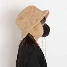 シュベック(SVEC)の耳当て付き フェイクファー バケットハット