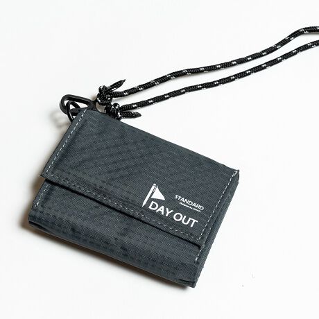 [^:DO-021]ACeZeNY - [j[ -2way neck compact walletĂO܂ȂBTRbV|VFbgɍzȂčĂKBRpNgȂD|Pbg2ӏARC|Pbg͕ʁAJ[h2܂BlbNR[htĂ̂Ŏ񂩂炩邱Ƃ\Bop2ndEHbgɂ҂Bfނ͌yĐɋbvXgbviCB֗DJtBsNjbNALvAtFXȂǂ̃AEghAɑ劈łBED2ӏFD̎ނŕē܂BEJ[h|Pbg2ӏFTuEHbgȂ̂ŕKvŒ2BE~j|Pbg1ӏFȃ`PbgؕȂǂ邱Ƃł܂BE}`S1ӏFꎞIɎ󂯎V[gȂǂނƂł܂BERC|Pbg1ӏFXibv{^ŊJBKobƑ傫JČ₷dlB{uhDAY OUT - fCAEg - J[ubN / O[ / J[LTCYFREE()WF9.5cm / HF7.5cm / D:1.5cm / lbNXgbvF108.0cm(TCY\) / dF29geTCY͎኱̌̍܂Bfޖ{́FbvXgbviC / nF|GXedl}`Sxg~1 / ~j|Pbg~1 / D~2 / J[h|Pbg~2 / RC|Pbg~1Ylg̃j^[̊ɂ̏iƌڂ̐FɑႢꍇ܂BiɂĂ͔ꍇ܂̂ŗ\߂B݌ɐ؂ב҂ƂȂꍇ͕ʓr[ɂĂA܂B