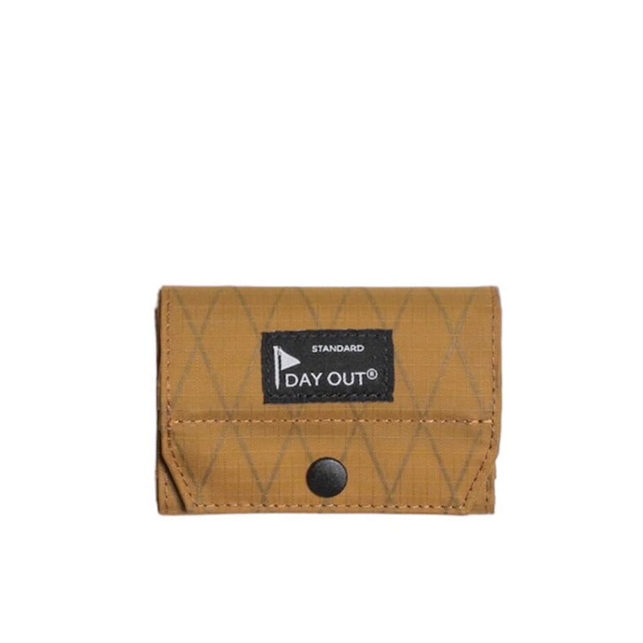 コンパクトで万能なサイイズが魅力の二つ折り財布 牛床革 多収納