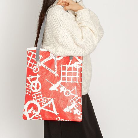 [^:SB3112]ACeLROGOBA(So)~SILNAR{g[gobOBSoL̔D͗lɁASILNA minacolõ|bvvXl̃IVy߂obOa܂BJ[FbhyConceptz̃obÓÃSoƃVȉoےĒafUCłBԐF́AЋʂ̃R[|[gJ[łA̓SõRZvgے郂`[tŁAVij[NȃZXŃobOSʂɃfUCĂ܂BJ[FO[yEaglez̃O[Eu[̃ĹAROGOBA KILIM\镶l"C[O"V(h)̗Sʂɕ`Ă܂B̕ĺA傫L𕑂Eł܂lq\A]݁E]肢\Ă܂BJ[Fx[WyHappy Birdzx[W̃L(lXȐF荇킹ĐD۔hL)́Ał钹̕lSʂɕ`Ă܂B̕ĺA̋ł䂭؁X̎߂Ĕł(؂̉ɂ͗VqɂƂčł؂ g")߁AKtAK^K肢\Ă܂B{uhSILNA_minacolo - Vi_~iR - uh́uminacolov́AfUCi[MINA+MIRACOLO(C^AŊ)̑BiKŔY݁A[s܂ŎsJԂȂ炢𓮂ʁA̒琶܂͂MĂʂ炳uՁvBfUCi[gC^AŒzĂLAƌoAX̑`FʂȂǂ̑SĂ̎vIWieLX^Cŕ\A"Happy Mind Share"ƂbZ[Wɍ߃fUCBSILNAv_NcɎĂE̕Xɑminacolo()܂lɊ肢߂āBJ[WJx[W / u[ / bhTCYWJFREEF40.0cm / F33.0cm / 蒷F54.0cmڈƂĂpB|PbgOFI[v|Pbg~1 / I[v|Pbg~1fރ|G` / vYlg̃j^[̊ɂ̏iƌڂ̐FɑႢꍇ܂BiɂĂ͔ꍇ܂̂ŗ\߂B݌ɐ؂ב҂ƂȂꍇ͕ʓr[ɂĂA܂B