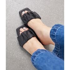 《WEB限定アイテム》ギャザーフラットサンダル