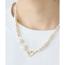 ニュアンスモチーフ×パールネックレス