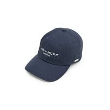 【ESSENTIAL】ロゴ入りキャップ