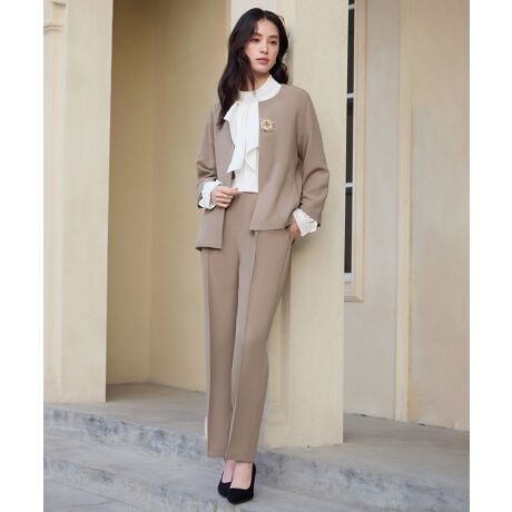 [^:CY88638]   STCY: oXg/106cm /39cm /14cm /50cm EGXg/66-76cm qbv/94cm /WPbg68{gX100cm    MTCY: oXg/110cm /40cm /14.5cm /51cm EGXg/70-80cm qbv/98cm /WPbg69{gX101cm    LTCY: oXg/114cm /41cm /15cm /52cm EGXg/74-84cm qbv/102cm /WPbg70{gX102cm    XLTCY: oXg/118cm /42cm /15.5cm /53cm EGXg/78-88cm qbv/106cm /WPbg71{gX103cm    XXLTCY: oXg/122cm /43cm /16cm /54cm EGXg/82-92cm qbv/110cm /WPbg72{gX104cm  I[}CeB[ȃV[Œ񂹂ZbgAbvpchXm[J[WPbgƃNbvhpc̑l̕iiYZbgAbvpchXłB䒷߂̑O㍷WPbg̓NV[Ƒ̌^Jo[𗼗BPiŕigł閜\ȃZbgAbvłBnocolor jacket肰ȂO㍷郉EhfUC̃WPbǵAqbv̑̌^Jo[ɂBobNɂꂽXbgƂقǂ悭L鐞肪obNX^C؂₩ɂȂ܂B񌳂茩m[J[ŔvXĕigł􂷂ꖇłBcropped pantsZ^[vXNbvhpc͍׌邷胉CB肵gbvXƂ̑QŁAtH[}łȂigItBXJWAɂ҂łBhigh waist code䒷߂̃WPbgDoXɎdグɂ́AgbvXCnCEGXgR[f߂łBm[J[Ȃ̂Ń{E^C݌ɃfUCuEXIP[Wf܂B