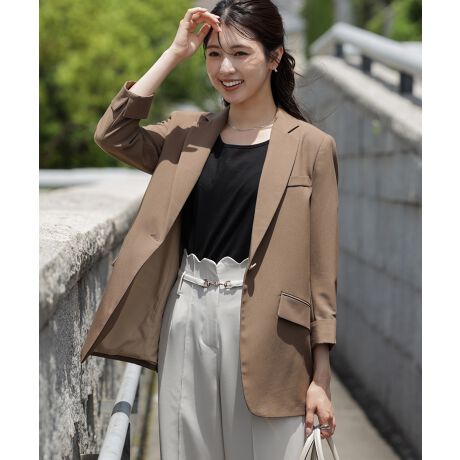 [^:DS0220]   STCY: oXg/89cm /36cm /56cm EGXg/85cm /72cm    MTCY: oXg/93cm /37cm /56cm EGXg/89cm /73cm    LTCY: oXg/97cm /38cm /57cm EGXg/93cm /74cm    XLTCY: oXg/101cm /39cm /58cm EGXg/97cm /75cm    XXLTCY: oXg/105cm /40cm /59cm EGXg/101cm /76cm  gh̒ߏŃX^CAbvłX[cWPbg䂪߂̃VvȃVOWPbgBqbvBقǂ̒Ȃ̂ŁAqbvJo[ȂX^CAbv܂BS[ĥЂƂ{^uU[̂悤ȃNVJȕ͋CŒȂ܂Blong lengthgh钷߂̏łBȂqbv̑̌^Jo[Bאg̃pc^CgXJ[gƂ̑QłBgold button|CgƂȂS[h{^NVJȃeCXgłBgh̃uU[oŒ񂹂܂BSilhouette⑳肪WXgTCY̍אg̃VGbgłB肵ۂ^AƊ̂鏗͋̕Co܂Bc̃CX^CAbv܂BZj[AwZsArWlXV[AgJWAȃfC[R[fɂ񂹂fjTVcAuEXȂǂƍ킹ēgł񂹂܂B䂪߂Ȃ̂ŁA{gX͂茩钅Ȃ|CgłB