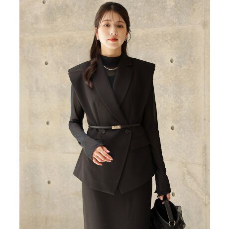 [^:DS5013]   STCY: oXg/88cm /46cm /69cm    MTCY: oXg/92cm /47cm /71cm  WPbgfUCl_u{^̃WxXgWPbg݂l}jbVȃfUCłBLƂI[o[TCŶVGbgAE^[ۂoBOĂJĒĂT}ɂȂWxXgłBjacket collarWPbg݂LbƊoăAE^[̂悤ɉHD܂BVvȃgbvXɉHD邾œsIȈۂAbvBWaist shape{^߂ƃEGXgVFCvꂽVGbgłBEGXgLbƈ܂邱ƂŒʂdaily&businessirWlXV[AwZsȂǂV[ŊBTVcÂ߂̃uEXAs[XȂǂɉHDƑlX^CɎdオ܂Bdetails_ufUC̃{^tbvt|Pbg̃fBeB[NXAbvB̂郏s[XuEXłmIȈۂ^܂B