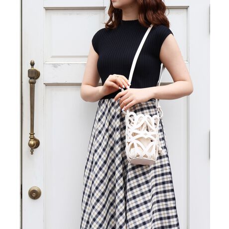 [^:DSB0013]   t[TCY: ^e/22cm R/11.5cm }`/8cm  PUU[̃JbeBOڂc̋ВobOPUU[̃JbeBO̒ɋВ|[`I[}CeB[ɎgobOB_ȃJbeBOR[f̃ANZgɂȂ܂Bc̎dlȂ̂ŁAzob`BznJ`A߂̃|[`AX}zȂǂyX[ł܂BPU cuttingPUU[̃JbeBOŕꂽƓ̃fUC|CgłBI[V[Yĝ߃|CgBFɂăJbeBO͋̕CقȂ܂BVertical sizec̃oPc^TCYłB}`̂ŁAzAX}zAnJ`AnhN[Ȃǂ̕KvŒ̎[ł܂BВɂȂĂ̂ŁAgB܂BLong shoulder烏V_[ł郍ÕV_[RłB߂Ȃ̂Ŏ΂߂łOKłAЂ\Ȃ̂ŒZ߂ɂăV_[łOKBp[eB[V[ł₷dlłBZj[AwZsArWlXV[Af[grWlXf[gȂǂ̃fC[R[fɂBiItBXJWAɃvX邱ƂłȂꊴoł܂B