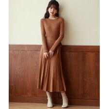 レイヤード風プリーツニットワンピース