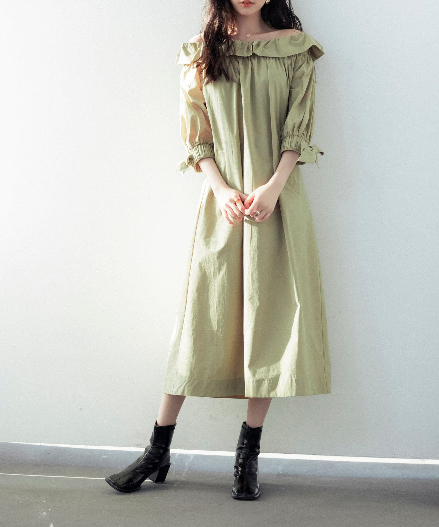 フリル襟ミモレ丈ゆったりワンピース