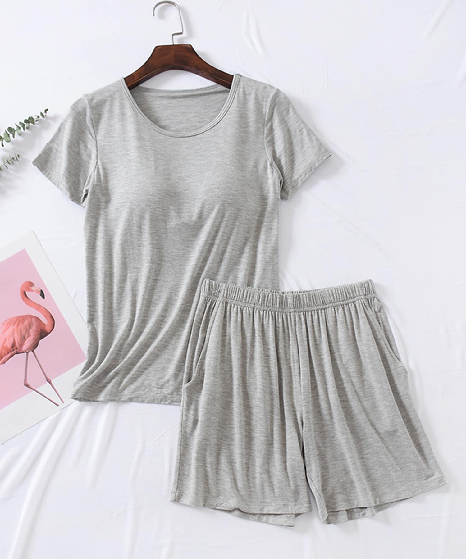 半袖トップスとショートパンツのセットパジャマ