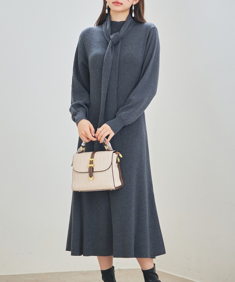 共布マフラー付きニットミディ丈ワンピース