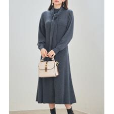 共布マフラー付きニットミディ丈ワンピース