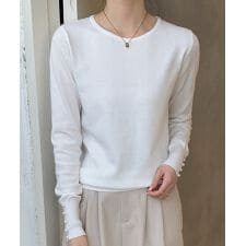 パールボタン付きクルーネックニットプルオーバー