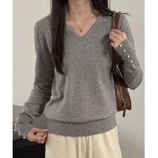 パールボタン付きVネックニットプルオーバー