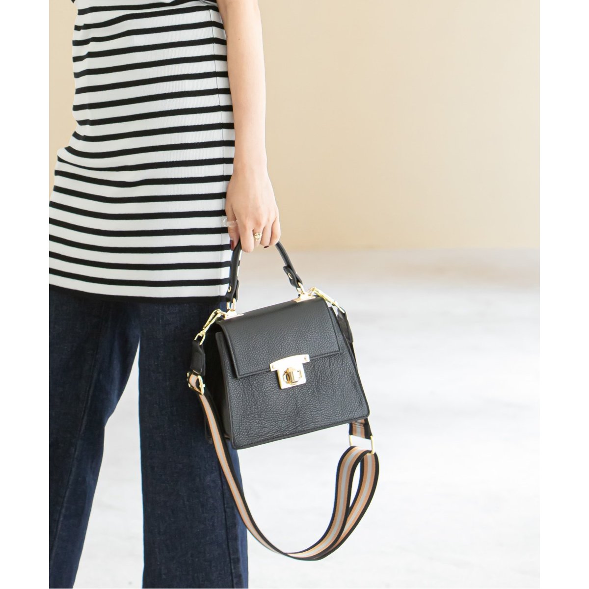 AULENTTI/オウレンティ】 ストラップ付ハンドルBAG | ユー バイ AULENTTI/オウレンティ】 ストラップ付ハンドルBAG | ユー バイ