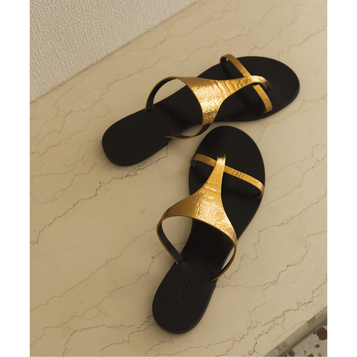 LAOCOONTE(ラオコンテ)】ALEA Cracked Sandals | ユー バイ スピック