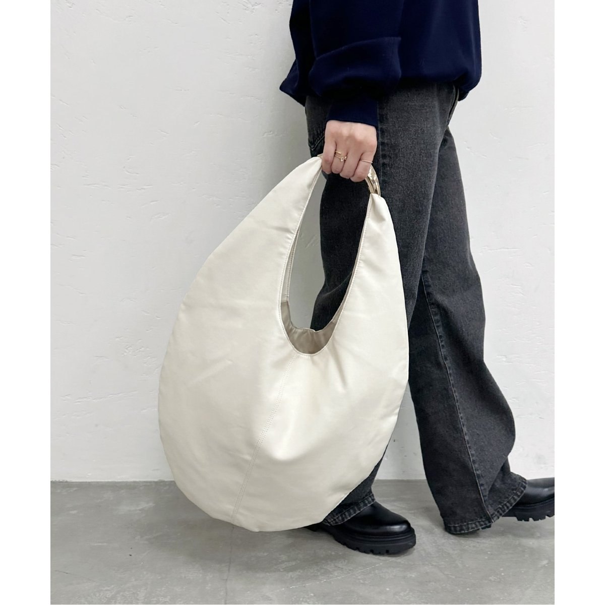 LE VERNIS Sculpture bag M ブラック LE VERNIS] Sculpture bag M | CASSELINI ONLINE SHOP