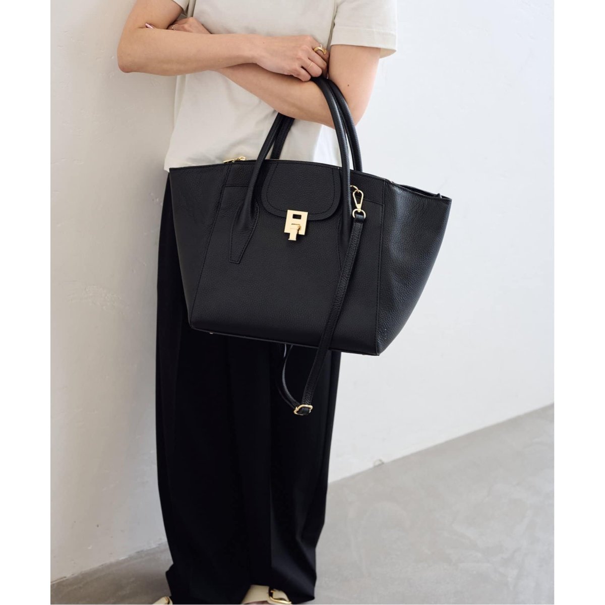 なおママ 美品✨MARLON 2wayトートバッグ シボ革 ブラック なおママ様専用 美品✨MARLON 2wayトートバッグ シボ革 ブラック