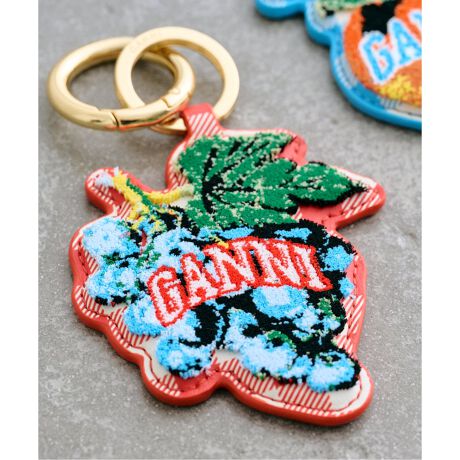 [^:25090213000630]y2025AWzU by SPICK&SPANO~̂悤ȒZёiJbgpCj̎@Ń`[t`ꂽL[`[BobOɕt邾ő݊܂ByGANNI / Kj[zRyn[Q_ƂANGCeBufBN^[Ditte Reffstrup(fBbeEtXgbvjƃt@E_[ECEONicolaj Reffstrup(jREtXgbvj̕vwɂ2009NɎnBGANNI̒񏥂VȖkX^CuSCANDI 2.0vƂƂɁAߔNIȐ𐋂Ă܂BGANNI̕ɂ莩MAȂ郋[ɂȂƗlX̃R~jeB[̍\zڎwƂƂɁAnւׂ̍̕ŏAЉvuh̋`ƑAw͂𑱂Ă܂B[J[^ԁFA6781/6710J[ɂĕД̔J[F[J[J[u[ A(045)FALASKAN BLUE 693bh(060)FRED ALERT 847TCYɂĕД̔TCYF[J[TCYt[(009)FO/S舵ɂẮAiɂĂi\łmFB̏iU by SPICK&SPANX܂ł̎舵ɂȂ܂BړX܂ւ₢킹̍ۂ́AU by SPICK&SPANeX܂܂ł肢v܂BU by SPICK&SPANVhXU by SPICK&SPANrܓXSpick & SpaniLXjɂĈꕔî舵܂BƖ̊֌WɂAۂFČꍇ܂B܂p\REX}[gtHȂǂ̊ɂA኱iƉ摜̃J[قȂꍇ܂Bi̐F́AiAbv摜QƂB