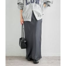 サテンロングスカート